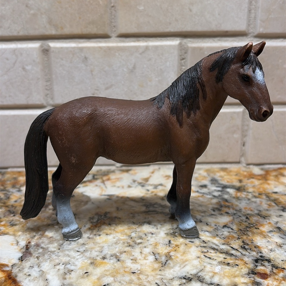 13713 D-73527 Schleich  Tennessee Walker Brown Mare Horse Toy *Retired* 2011